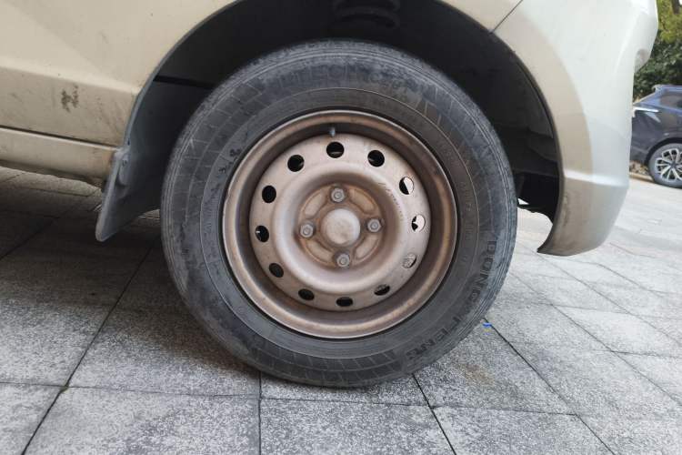 Used Wuling Rongguang 2015 1.2L S Base Model CNG Right Front Wheel Hub