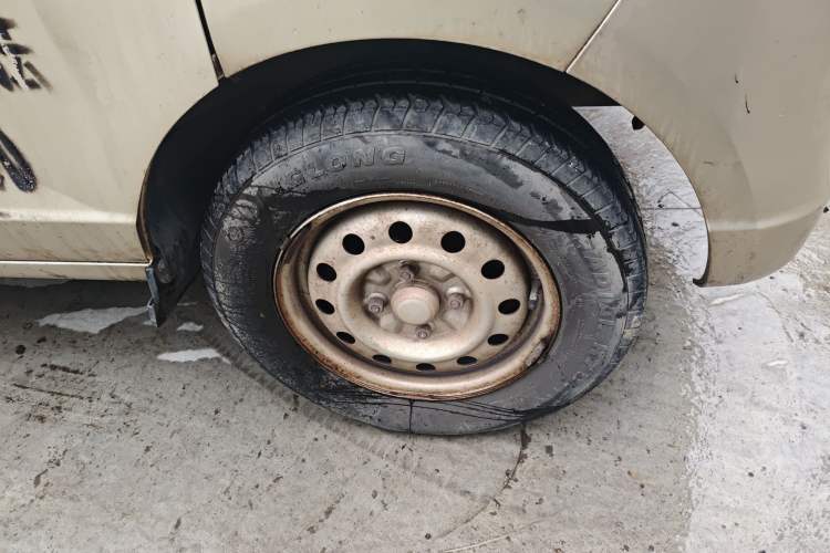 Used Wuling Rongguang 2015 1.2L S Base Model CNG Right Front Wheel Hub