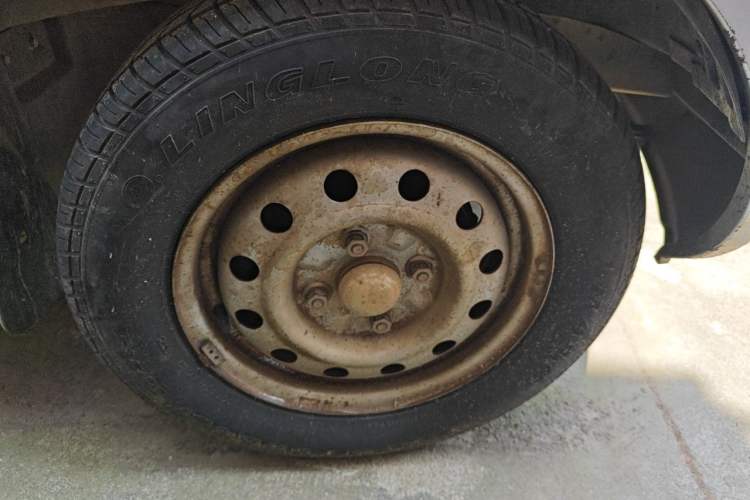 Used Wuling Rongguang 2015 1.2L S Standard CNG Model Right Front Wheel Hub