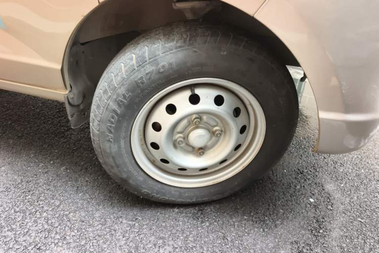 Used Wuling Rongguang 2015 1.2L S Base Model CNG Right Front Wheel Hub