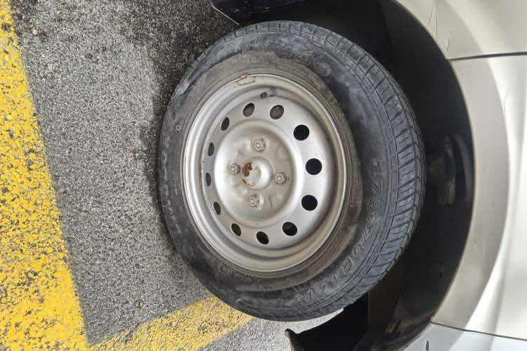 Used Wuling Rongguang 2015 1.2L S Base Model CNG Right Front Wheel Hub