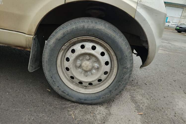 Used Wuling Rongguang 2015 1.2L S Base Model CNG Right Front Wheel Hub
