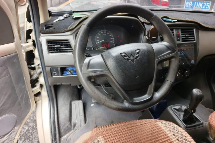 Used Wuling Rongguang 2015 1.2L S Base Model CNG Steering Wheel