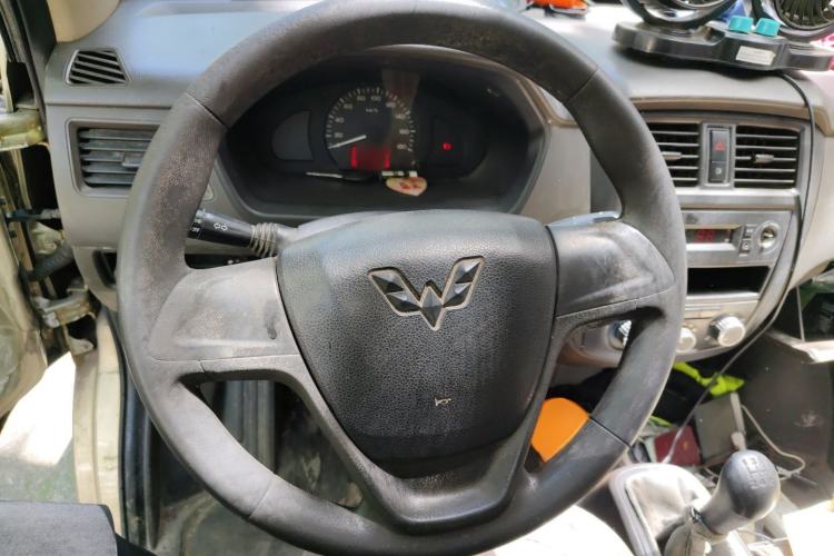 Used Wuling Rongguang 2015 1.2L S Base Model CNG Steering Wheel