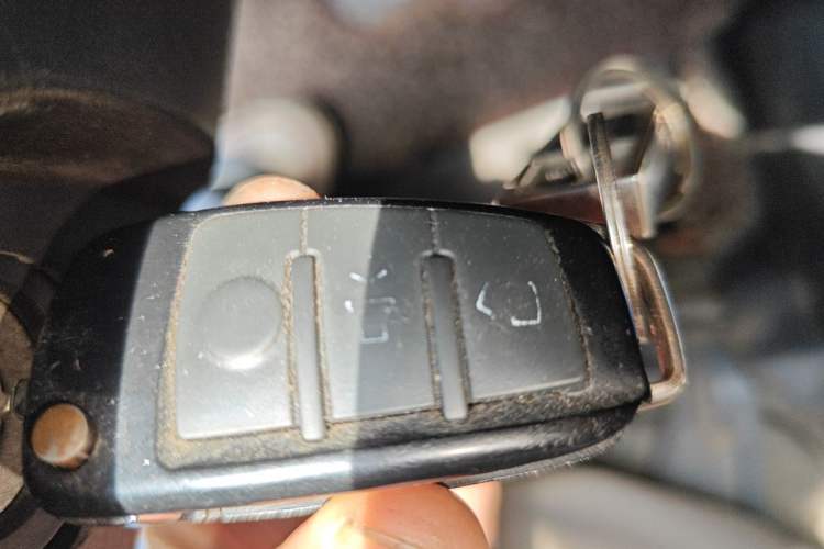 Used Wuling Rongguang 2015 1.2L S Standard CNG Model Vehicle Key