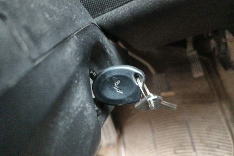 Used Wuling Rongguang 2015 1.2L S Base Model CNG Vehicle Key