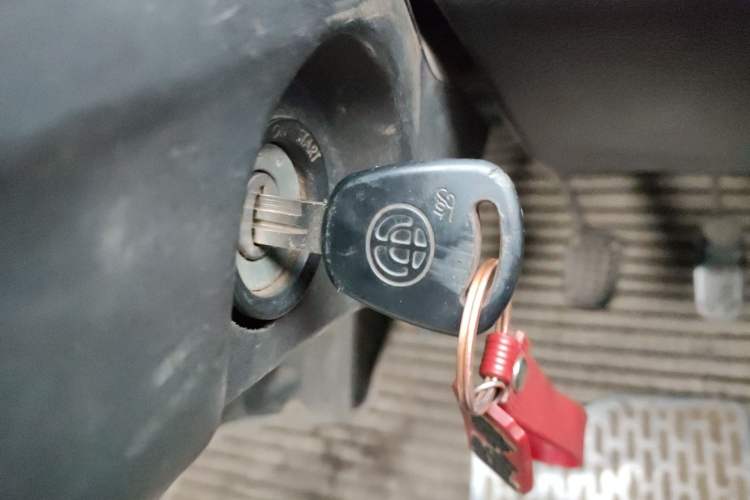 Used Wuling Rongguang 2015 1.2L S Base Model CNG Vehicle Key