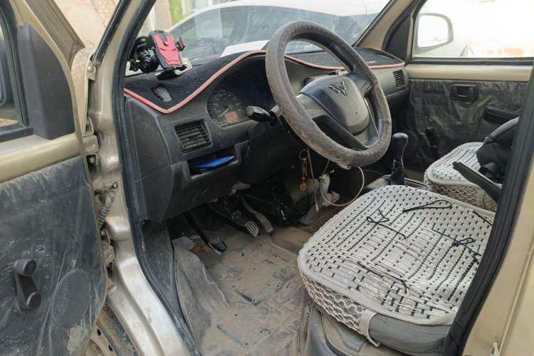 Used Wuling Rongguang 2017 1.5L Extended Basic Version Driver Seat