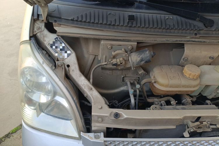 Used Wuling Rongguang 2017 1.5L Extended Basic Version Engine Bay Right
