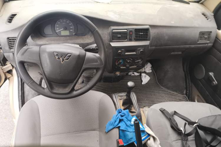 Used Wuling Rongguang 2017 1.5L Extended Basic Version Center Console
