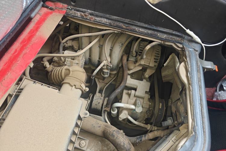 Used Wuling Rongguang 2017 1.2L Extended Basic Version Engine Bay