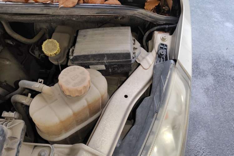 Used Wuling Rongguang  Engine Bay Left