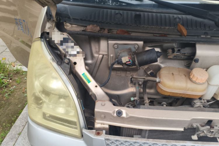 Used Wuling Rongguang 2017 1.5L Extended Basic Version Engine Bay Right