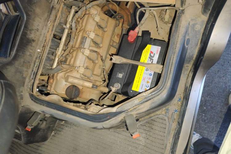 Used Wuling Rongguang 2017 1.5L Extended Basic Version Engine Bay Right