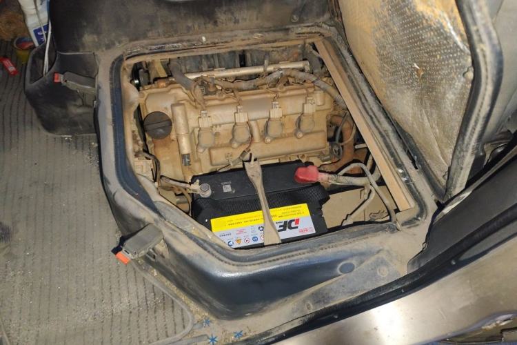 Used Wuling Rongguang 2017 1.5L Extended Basic Version Engine Bay