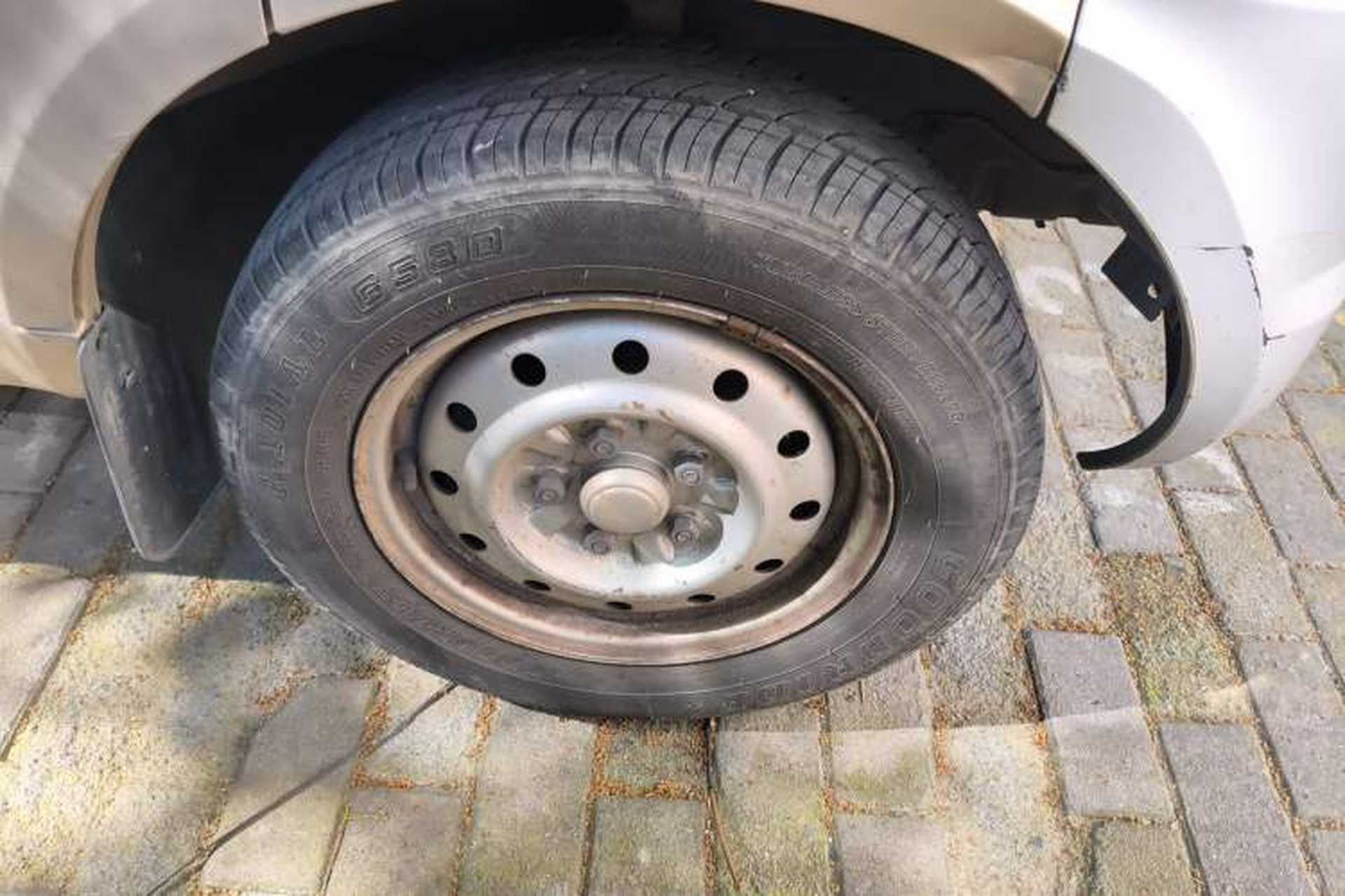 Used Wuling Rongguang 2017 1.5L Extended Basic Version Right Front Wheel Hub