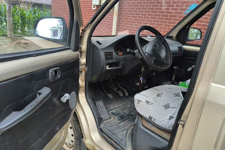 Used Wuling Rongguang 2017 1.5L Extended Basic Version Driver Seat
