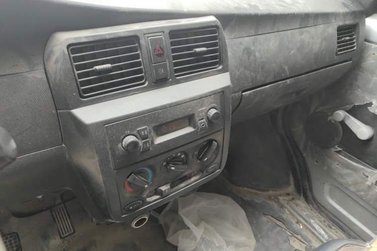 Used Wuling Rongguang 2017 1.5L Extended Basic Version Audio And AC Panel