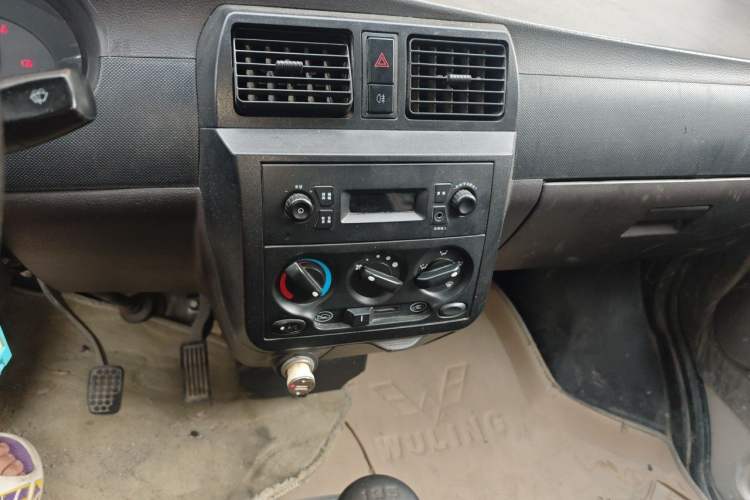 Used Wuling Rongguang 2017 1.5L Extended Basic Version Audio And AC Panel
