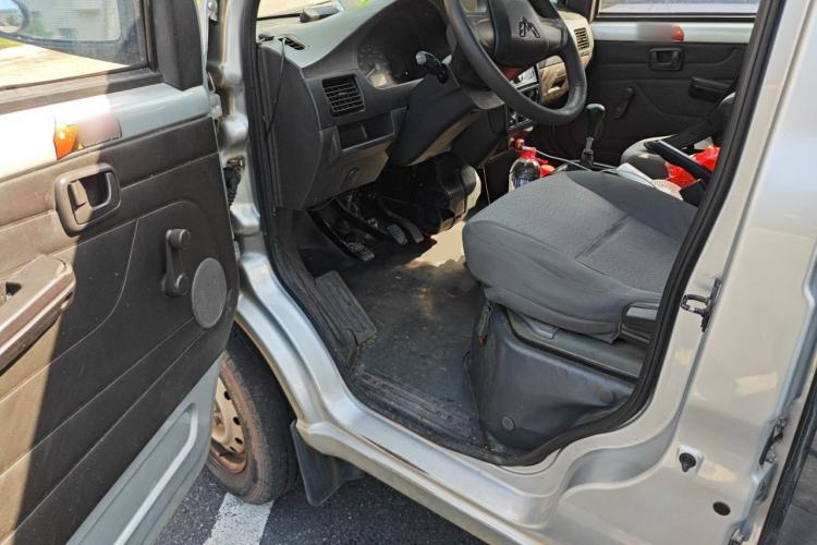 Used Wuling Rongguang 2017 1.5L Extended Basic Version Driver Seat