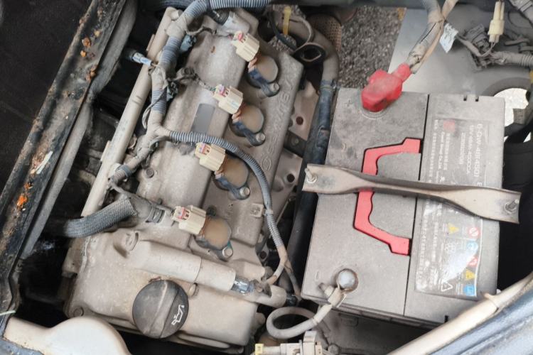 Used Wuling Rongguang 2017 1.5L Extended Basic Version Engine Bay Left