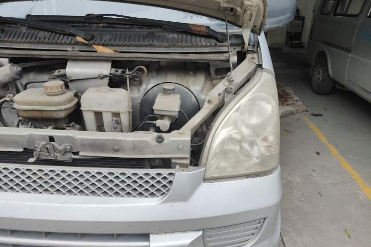 Used Wuling Rongguang 2017 1.5L Extended Basic Version Engine Bay Left
