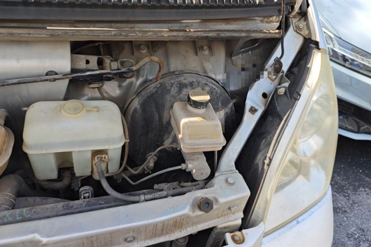 Used Wuling Rongguang 2017 1.5L Extended Basic Version Engine Bay Left