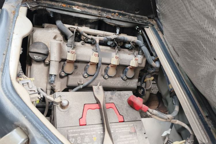 Used Wuling Rongguang 2017 1.5L Extended Basic Version Engine Bay Right