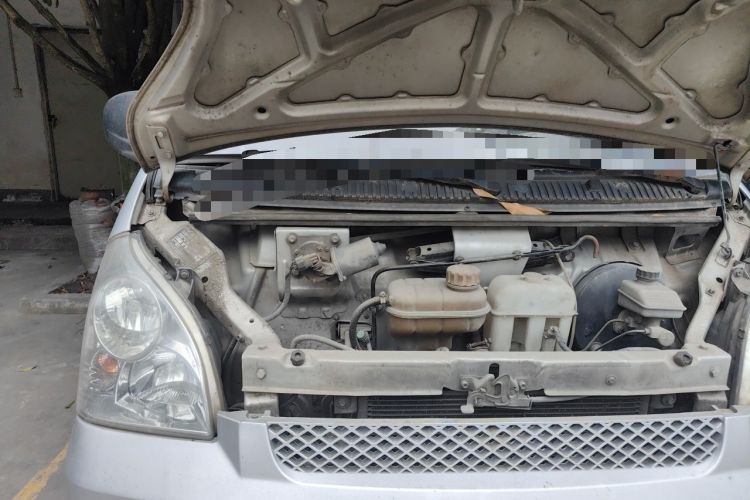 Used Wuling Rongguang 2017 1.5L Extended Basic Version Engine Bay Right