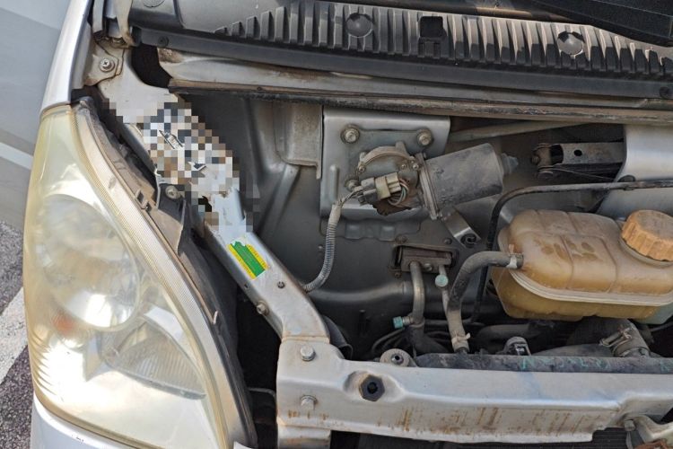 Used Wuling Rongguang 2017 1.5L Extended Basic Version Engine Bay Right