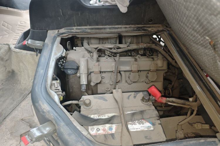Used Wuling Rongguang 2017 1.5L Extended Basic Version Engine Bay Right