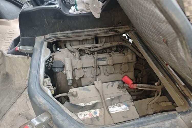 Used Wuling Rongguang 2017 1.5L Extended Basic Version Engine Bay