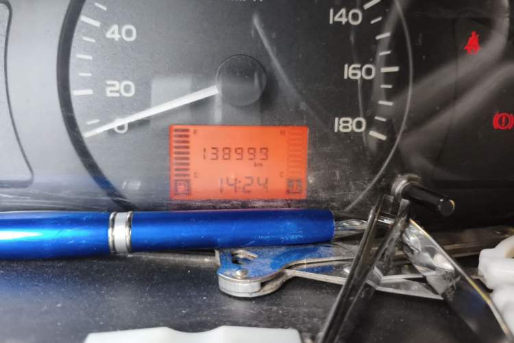 Used Wuling Rongguang 2017 1.5L Extended Basic Version Odometer Close Up