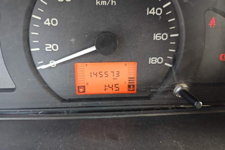 Used Wuling Rongguang 2017 1.5L Extended Basic Version Odometer Close Up