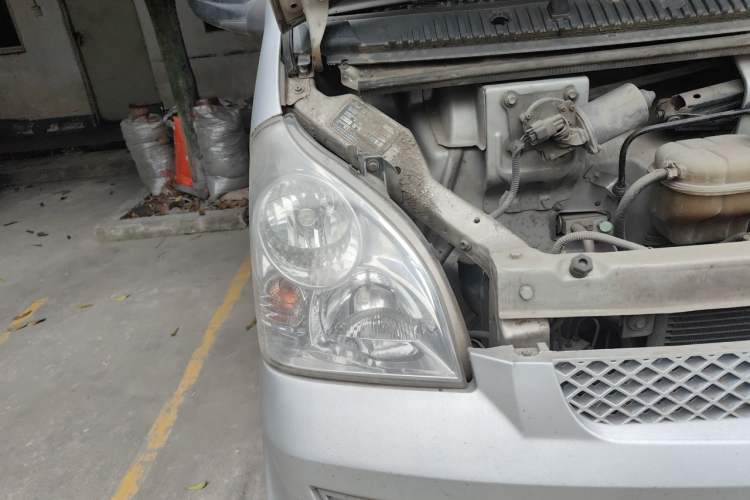 Used Wuling Rongguang 2017 1.5L Extended Basic Version Right Front Headlight