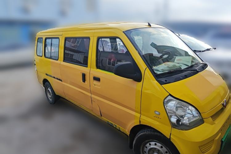 Used Wuling Rongguang 2017 1.5L Extended Basic Version Front Right 45 Deg