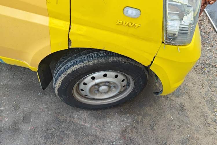 Used Wuling Rongguang 2017 1.5L Extended Basic Version Right Front Wheel Hub