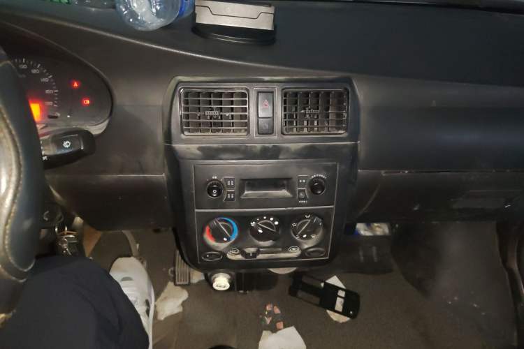 Used Wuling Rongguang 2017 1.5L Extended Basic Version Audio And AC Panel