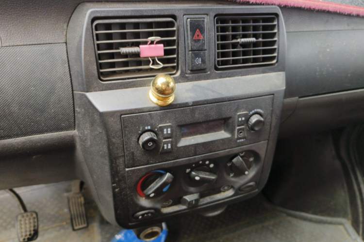 Used Wuling Rongguang 2017 1.2L Extended Basic Version Audio And AC Panel