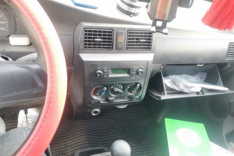 Used Wuling Rongguang 2017 1.5L Extended Basic Version Audio And AC Panel