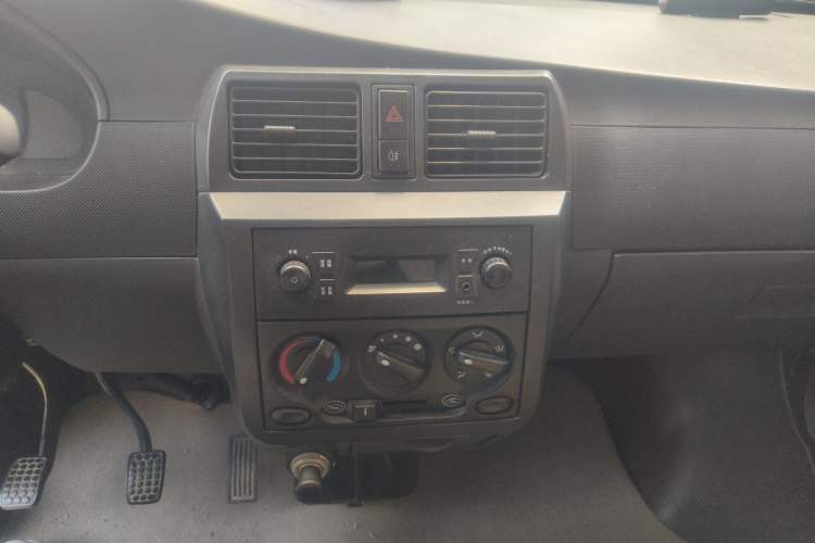 Used Wuling Rongguang 2017 1.5L Extended Basic Version Audio And AC Panel
