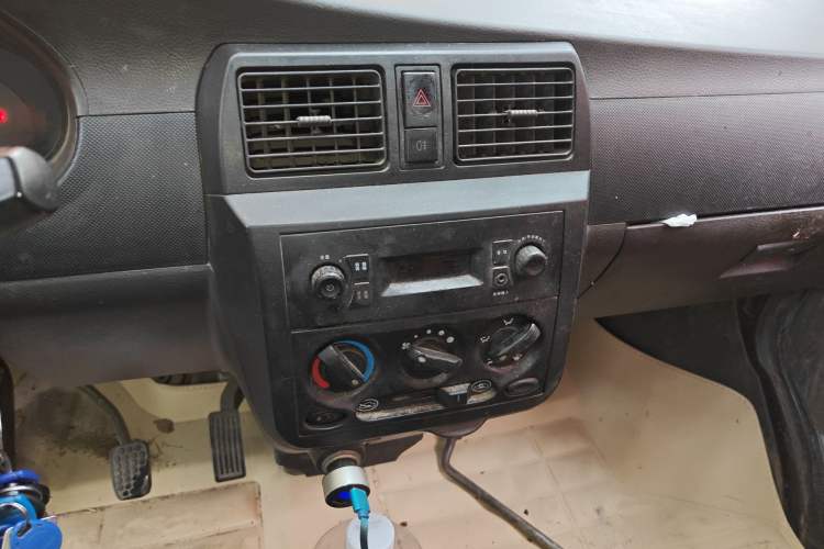 Used Wuling Rongguang 2017 1.5L Extended Basic Version Audio And AC Panel