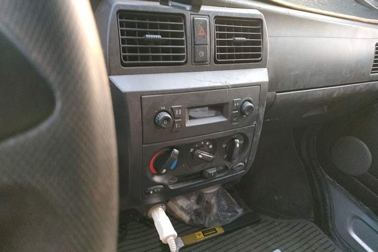 Used Wuling Rongguang 2017 1.5L Extended Basic Version Audio And AC Panel
