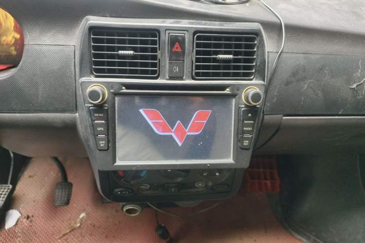 Used Wuling Rongguang 2017 1.5L Extended Basic Version Audio And AC Panel