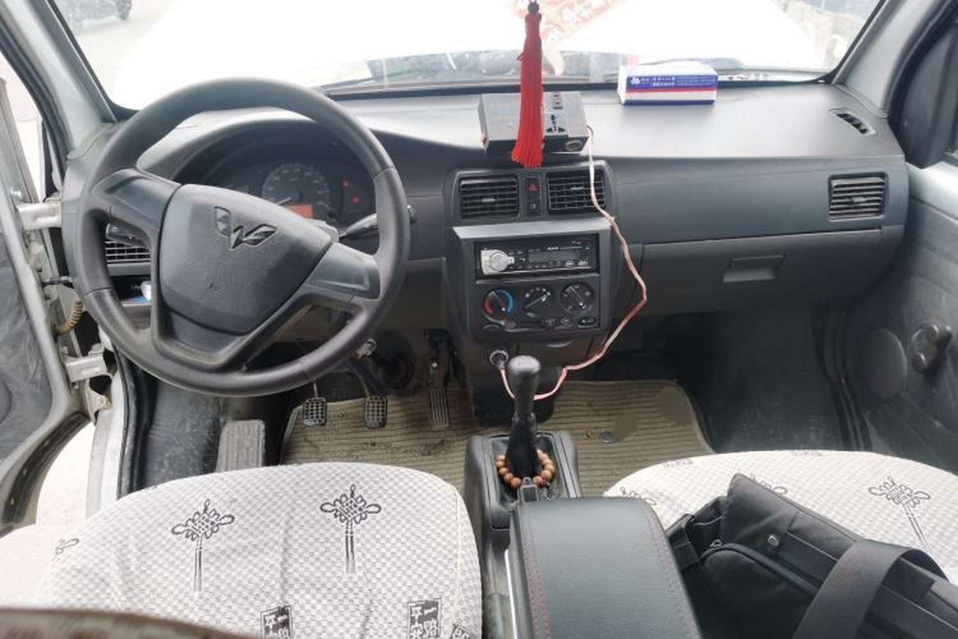 Used Wuling Rongguang 2017 1.5L Extended Basic Version Center Console