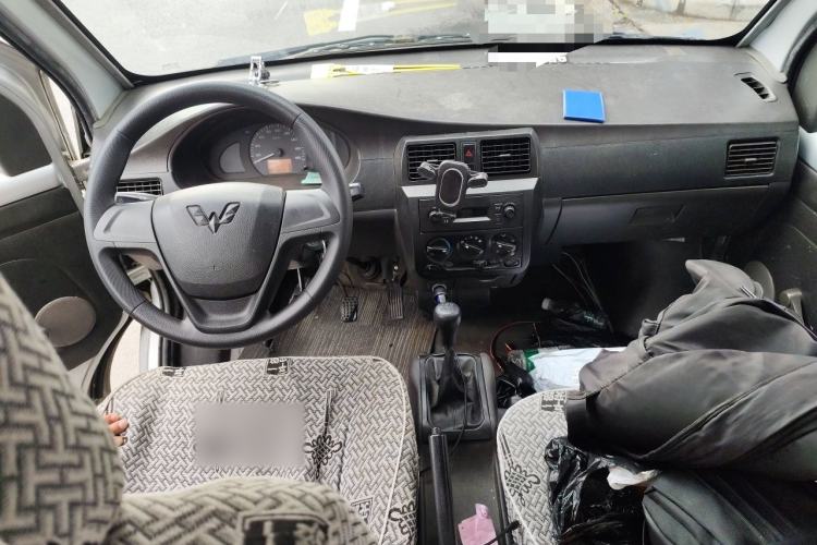 Used Wuling Rongguang 2017 1.5L Extended Basic Version Center Console