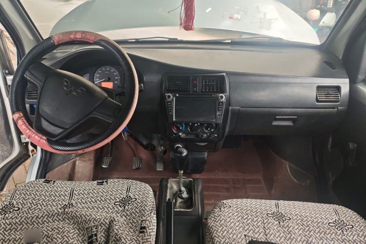 Used Wuling Rongguang 2017 1.5L Extended Basic Version Center Console