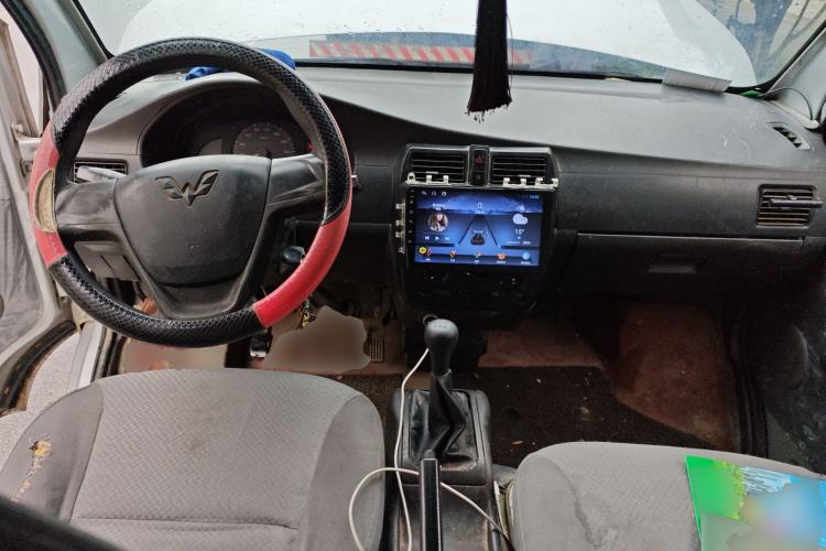 Used Wuling Rongguang 2017 1.5L Extended Basic Version Center Console