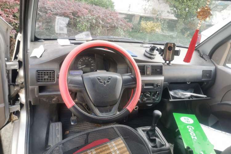 Used Wuling Rongguang 2017 1.5L Extended Basic Version Center Console