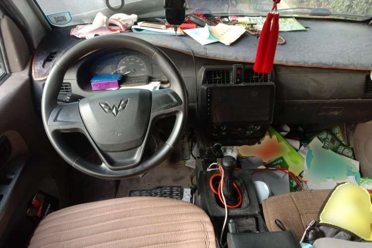 Used Wuling Rongguang 2017 1.5L Extended Basic Version Center Console